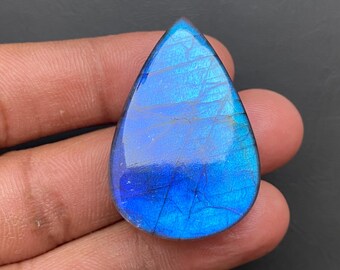 Cabujón de labradorita azul brillante de 73 quilates / Gema en forma de lágrima de 26 × 39 mm