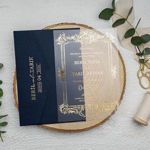 Inviti di nozze vintage in acrilico, inviti di nozze trasparenti in lamina d'oro con set RSVP, busta blu navy ed elegante bordo dorato