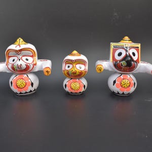 Fabrication artisanale Seigneur du bois de neem Jagannath Balabhadra Subhadra et Sudarshan | 10 cm (4 po.) | 15 cm (6 po.) Krishna dans le rôle du Seigneur Jagannath de Puri Dham