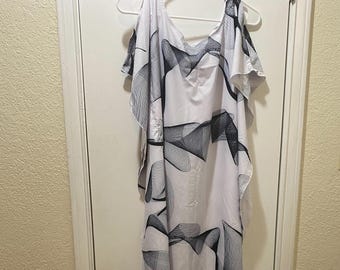 Beautifull  small Silk Kaftan , caftan Gown for her, black and white print Silk Tunic, spring into style beach dress, gift for woman