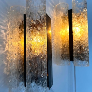 Par de arandelas de vidro fosco Murano dos anos 1960 com detalhes dourados da Doria - Luminárias retrô com interruptor, decoração exclusiva para casa - Arandelas de meados do século