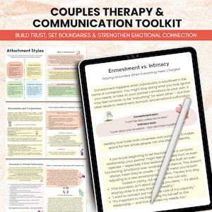 Puede incluir: Una tableta digital que muestra un kit de herramientas de terapia de pareja y comunicaci&oacute;n. La pantalla muestra informaci&oacute;n sobre estilos de apego, l&iacute;mites, perd&oacute;n y enredo vs. intimidad. Un l&aacute;piz &oacute;ptico descansa sobre la pantalla. El t&iacute;tulo dice: Kit de herramientas de terapia de pareja y comunicaci&oacute;n.
