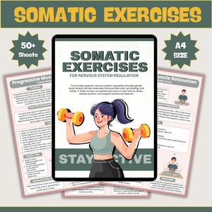 Op de afbeelding: Digitale download van de "Somatic Exercises" bundel voor regulatie van het zenuwstelsel. De afbeelding toont een vrouw die oefent met dumbbells, samen met informatieve vellen. De bundel bevat meer dan 50 vellen en is A4-formaat. De tekst "Stay Active" is ook zichtbaar.