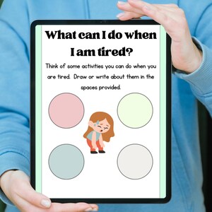 Pu&ograve; includere: Un foglio di lavoro digitale intitolato "Cosa posso fare quando sono stanco?" presenta un'illustrazione a cartoni animati di una persona stanca e quattro cerchi vuoti per disegnare o scrivere attivit&agrave;. Il foglio di lavoro incoraggia la riflessione.