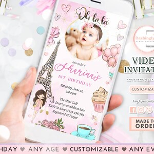 以下が含まれることがあります： ピンクと白のデジタルビデオ招待状で、ピンクのドレスを着た赤ちゃんの女の子の写真が載っています。招待状には「オーララ」と「シャリナの1歳の誕生日をお祝いしましょう」と書かれています。