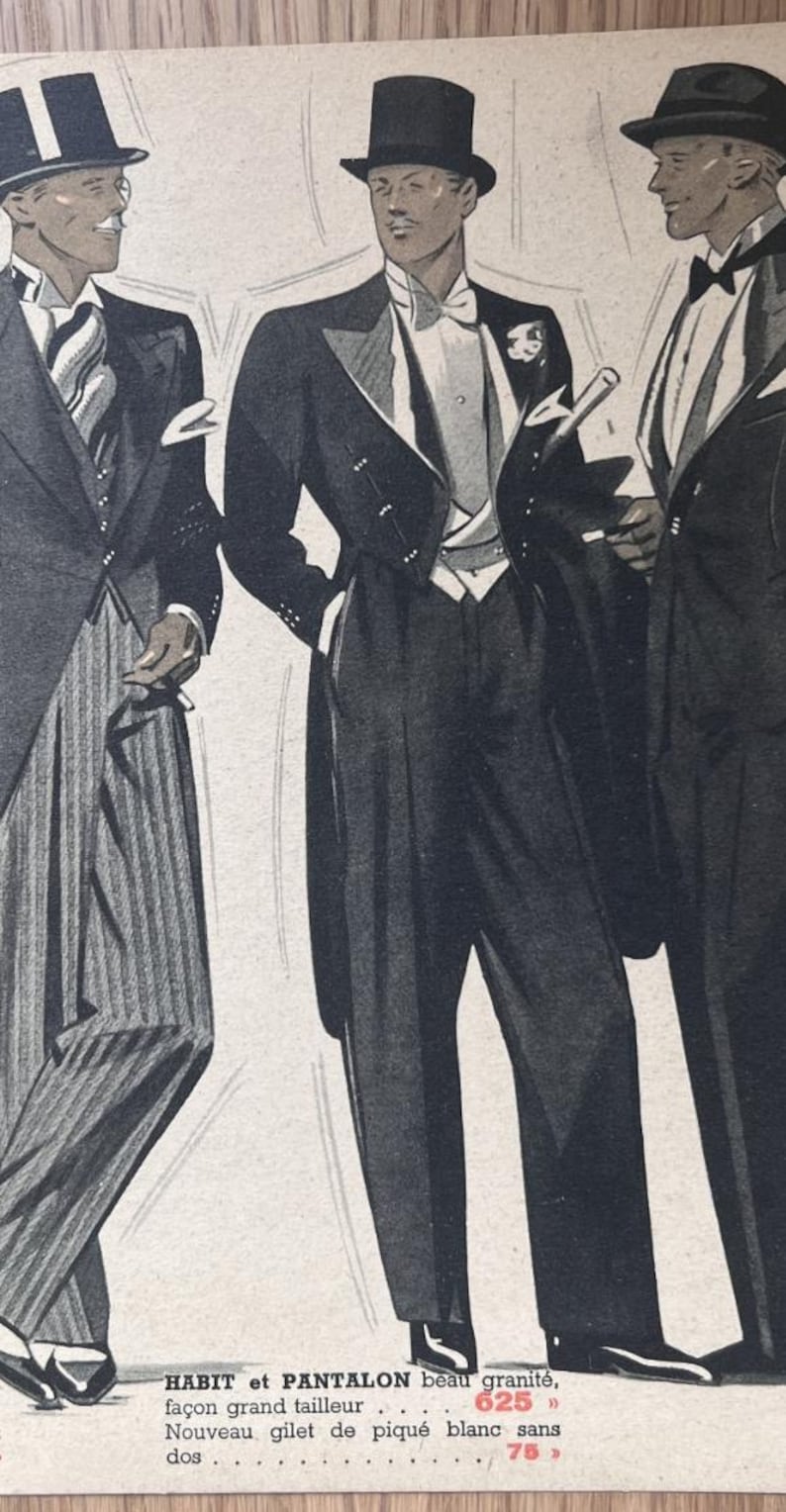 May include: Three men in formal attire, wearing black suits, white shirts, and black bow ties. The men are wearing top hats. The text on the image reads: "HABIT et PANTALON beau granit&eacute;, fa&ccedil;on grand tailleur... 625", "Nouveau gilet de piqu&eacute; blanc sans dos... 75".