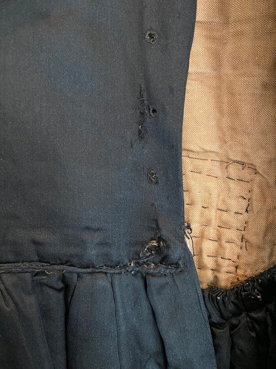 Victorian mourning dress 1840s - image 10