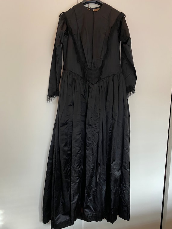 Victorian mourning dress 1840s - image 1