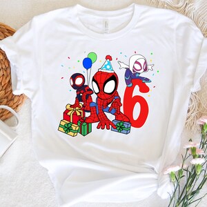 カスタムスパイダーマンバースデーシャツ、スパイダーマンと素晴らしい友達のシャツ、スパイダーマンテーマパーティーシャツ、バースデーボーイシャツ、パーソナライズされた誕生日