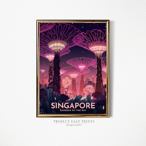 Könnte beinhalten: Eine farbenfrohe Illustration der Gardens by the Bay in Singapur. Das Bild zeigt einen Nachthimmel mit Sternen und die ikonischen Supertrees, die in Pink und Lila beleuchtet sind. Der Text "Singapore Gardens by the Bay" befindet sich am unteren Rand des Bildes.