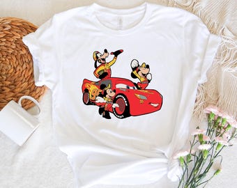 Chemise Cars Disney, t-shirt Lightning McQueen, chemise Disneyland Tow Mater, chemise Mickey et McQueen, chemise Dingo, chemise amis Disney Mickey