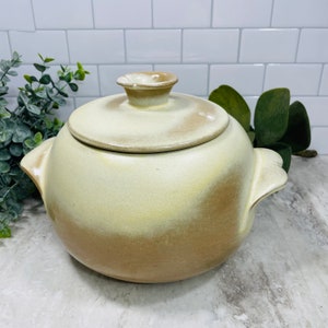 Vintage Frankoma Pottery Desert Gold Plainsman Round covered Casserole Dish or Bean Pot 3 Qt  4W with lid