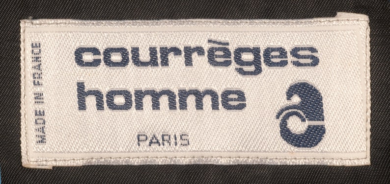 May include: White label with black text that reads "Courr&egrave;ges homme Paris" and a blue stylized logo. The label also says "Made in France".