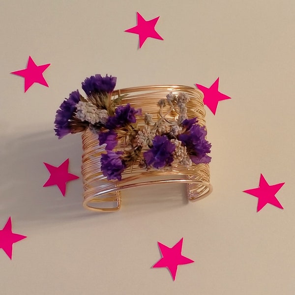 Gold metal bracelet natural dry flowers purple and white. For wedding or special event. Adjustable bracelet. Handmade