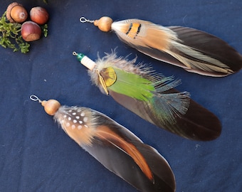 Feather jewelry: hat feathers, feather earrings and hair accessories