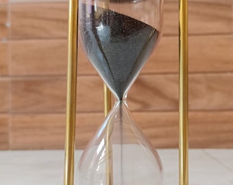 Reloj de arena de latón grabado: temporizador de arena negra de 5 minutos, base de madera