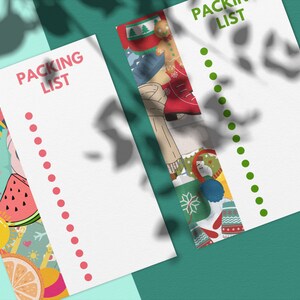 Pode incluir: Dois blocos de notas de lista de embalagem brancos com ilustrações coloridas. O bloco de notas da esquerda tem um tema de verão com uma melancia, um flamingo e um limão. O bloco de notas da direita tem um tema de inverno com um boneco de neve, um homem de gengibre e uma bota vermelha. Ambos os blocos de notas têm o texto "Packing List" no topo.