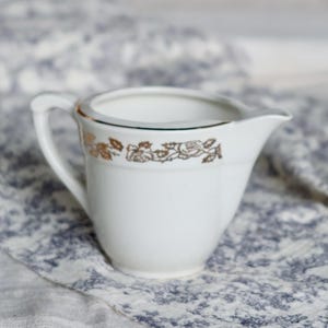 Vintage earthenware milk jug Moulin des Loups – Gold floral pattern – Cottage core style – Antique tableware – Table accessory
