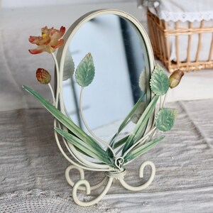 Miroir ancien sur pied en métal vert - Décor fleurs - Miroir vintage romantique - Décoration ancienne française
