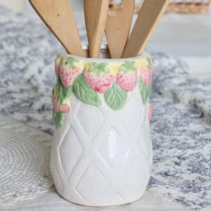 Vintage earthenware utensil pot in barbotine style - Strawberry decor - Antique tableware - Cottage core - Shabby chic