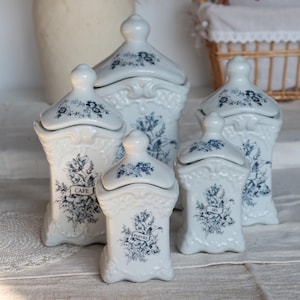 Suite de 5 pots à épices vintage – Porcelaine de Delft - Décor fleuri bleu - Cottage core - Rangement et conservation - Accessoire cuisine