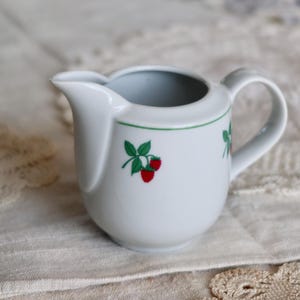 Vintage porcelain milk jug – Framboises Table et Couleurs - Cottage core - Antique tableware - Table accessory - Vintage lover