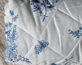 Piccola trapunta vintage toile de Jouy - Lenzuolo con motivo floreale blu - Trapunta blu e bianca - Lino francese antico - Stile cottage core