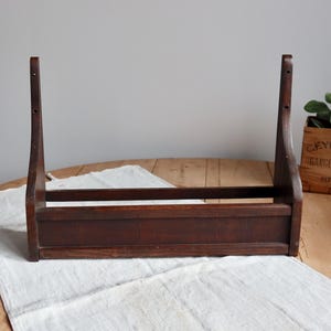 Étagère murale vintage en bois foncé – Ligne sobre et classique -  Fixation murale ou à poser - Rangement français - Style cottage core