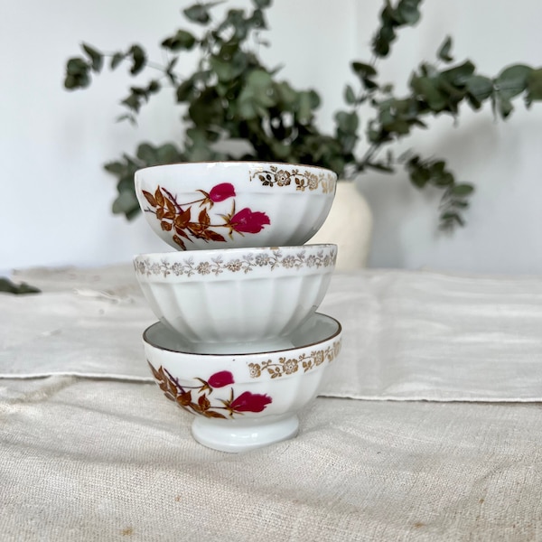 Trio de petits bols à café au lait vintage porcelaine blanche de Chauvigny motif fleuri - Cottage core - Vaisselle française ancienne