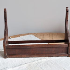 Estante de pared vintage de madera oscura – Líneas limpias y clásicas – De pared o independiente – Almacenamiento francés – Estilo cottage imagen 2
