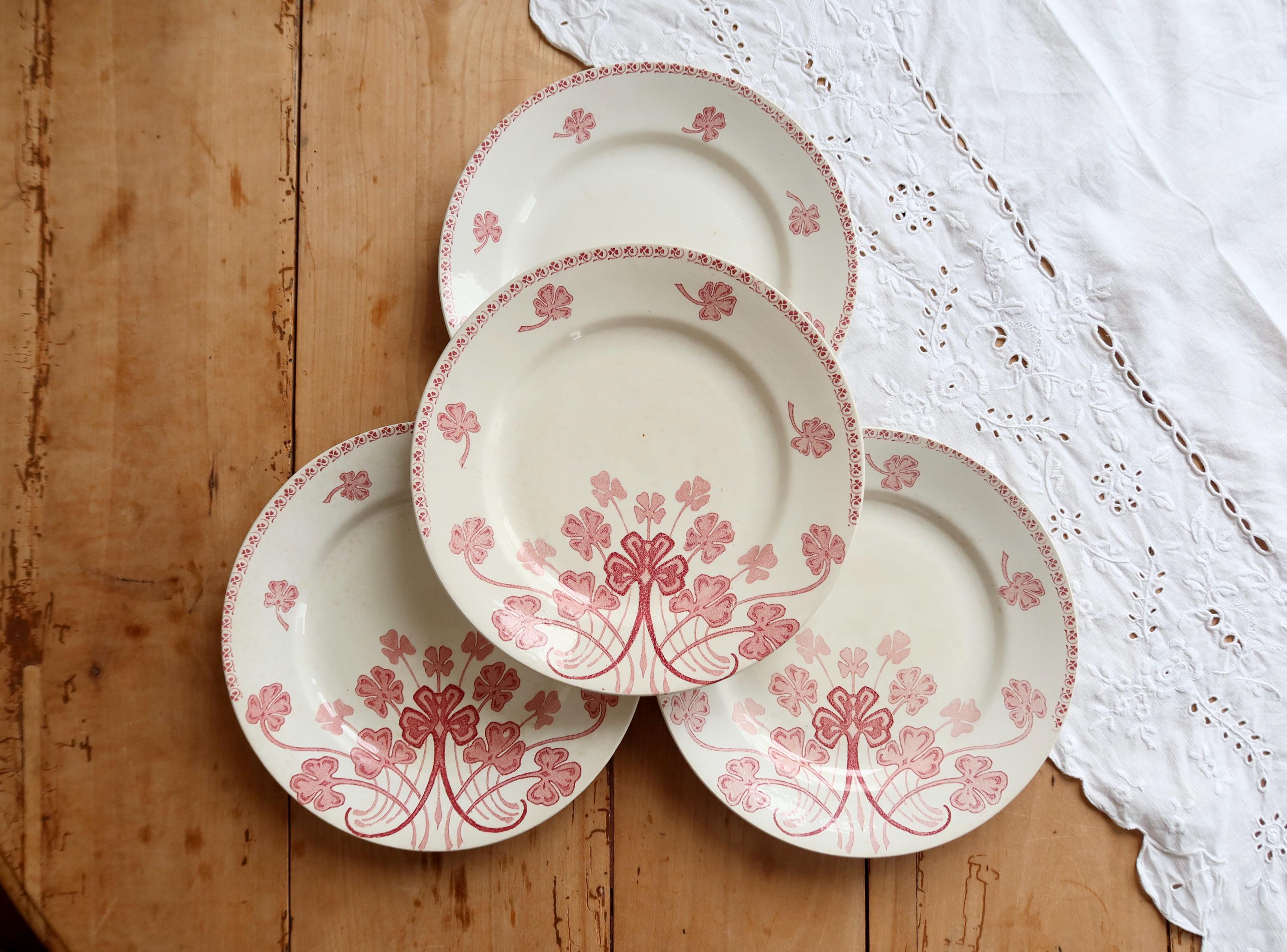 4 Lunéville red ironstone dinner plates "Lucien" - Floral pattern - Art Nouveau - French earthenware collection - Antique tableware