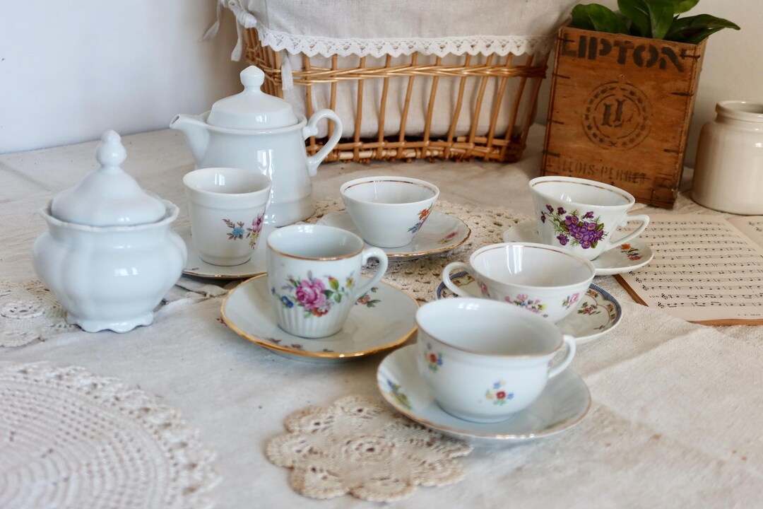Mismatched Tableware Vintage Mismatched Porcelain Tea Set 8 Pieces Flower Pattern - 6 People ...