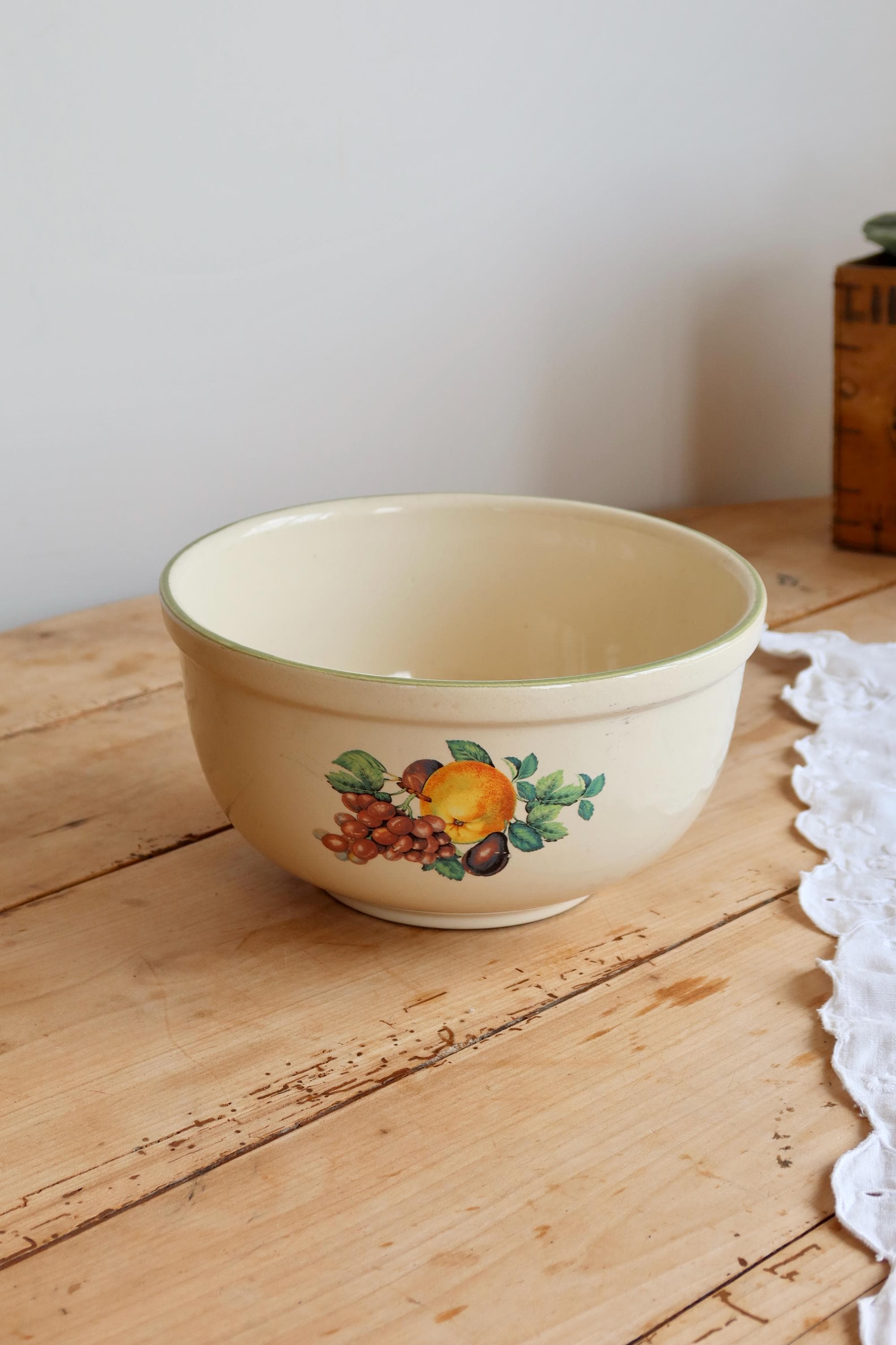 Vintage-Salatschüssel aus Steingut mit Fruchtmotiv – Landhausstil – Antikes französisches Geschirr – Keramik-Küchenutensil