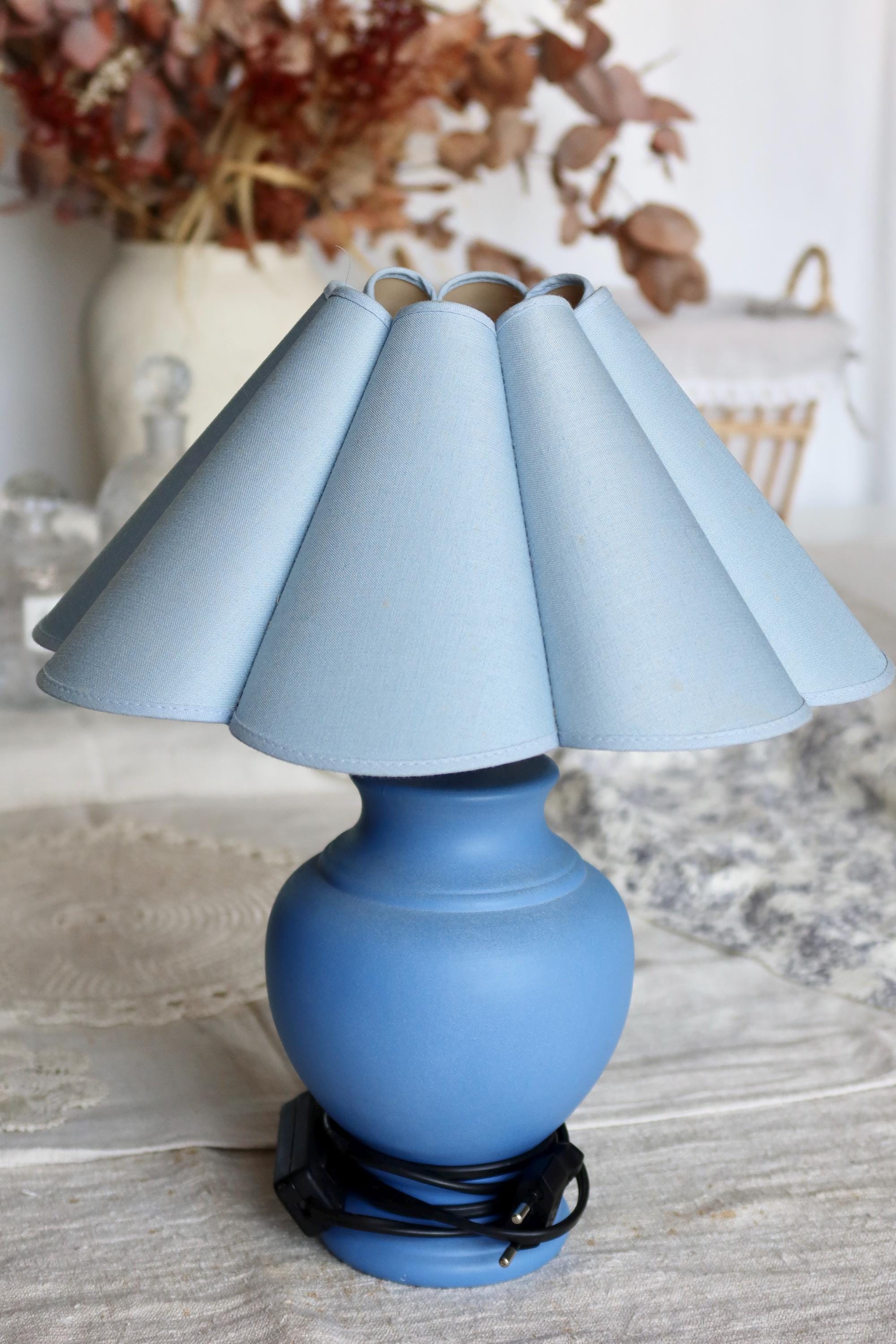 ほぼ新品1990 Light Blue Vintage 26/30 Vintage Blue Seaside-style Bedside Lamp - Ceramic Base - Fabric