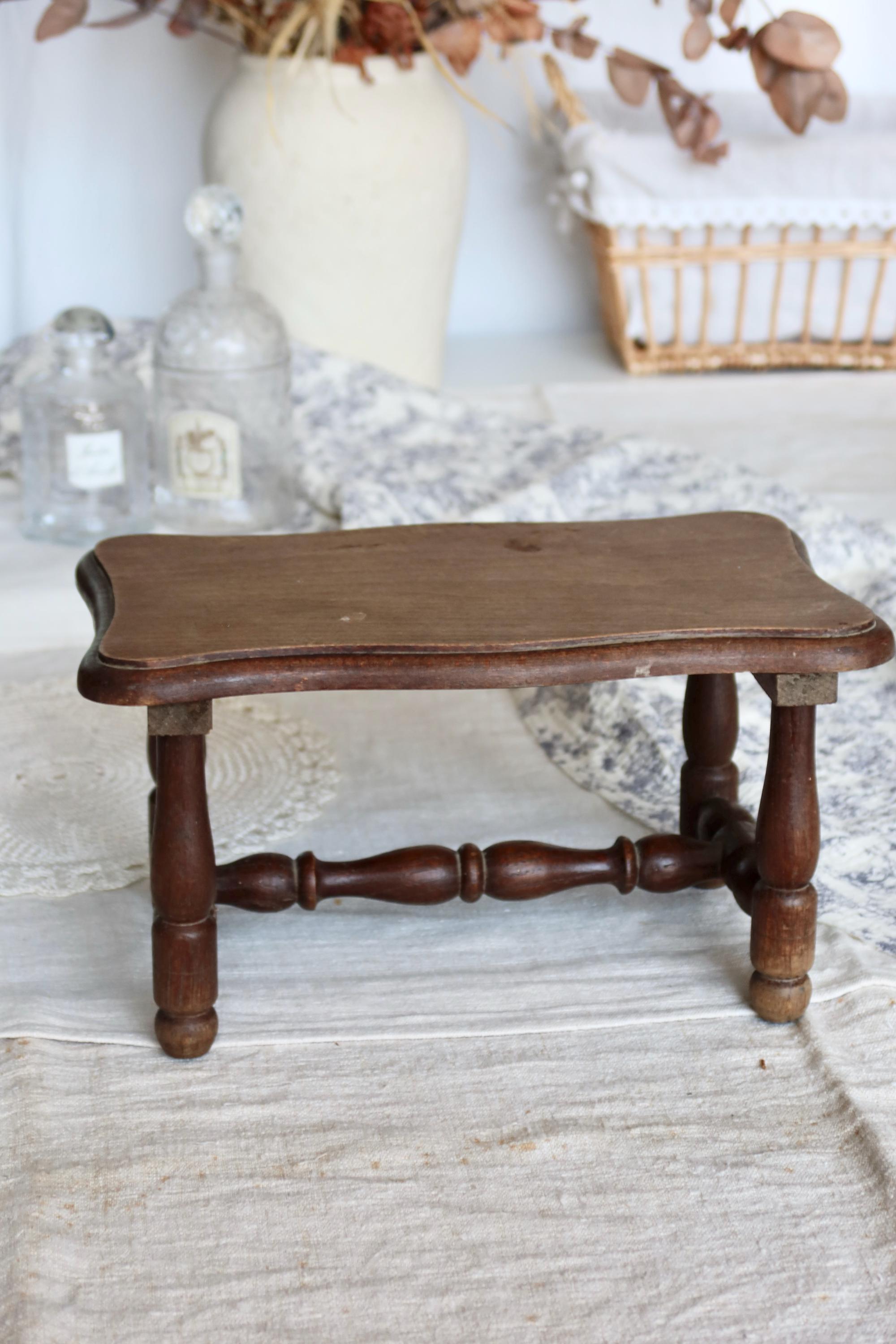 Petit tabouret de ferme tripode 3 pieds bois massif - Ameublement