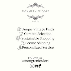 Puede incluir: Fondo blanco con el texto "MON GRENIER DOR&Eacute;" y "SECONDE MAIN". Debajo, iconos y texto: "Unique Vintage Finds", "Curated Selection", "Sustainable Shopping", "Secure Shipping" y "Personalized Service". Tambi&eacute;n se incluyen los identificadores de redes sociales.