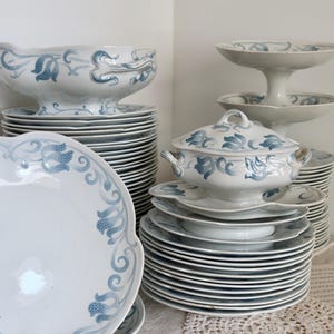 6 flat plates - Antique 82-piece tableware set in Sarreguemines earthenware Art Nouveau style - Tircis model - Late 19th century