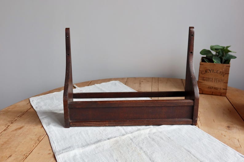 Estante de pared vintage de madera oscura – Líneas limpias y clásicas – De pared o independiente – Almacenamiento francés – Estilo cottage imagen 1
