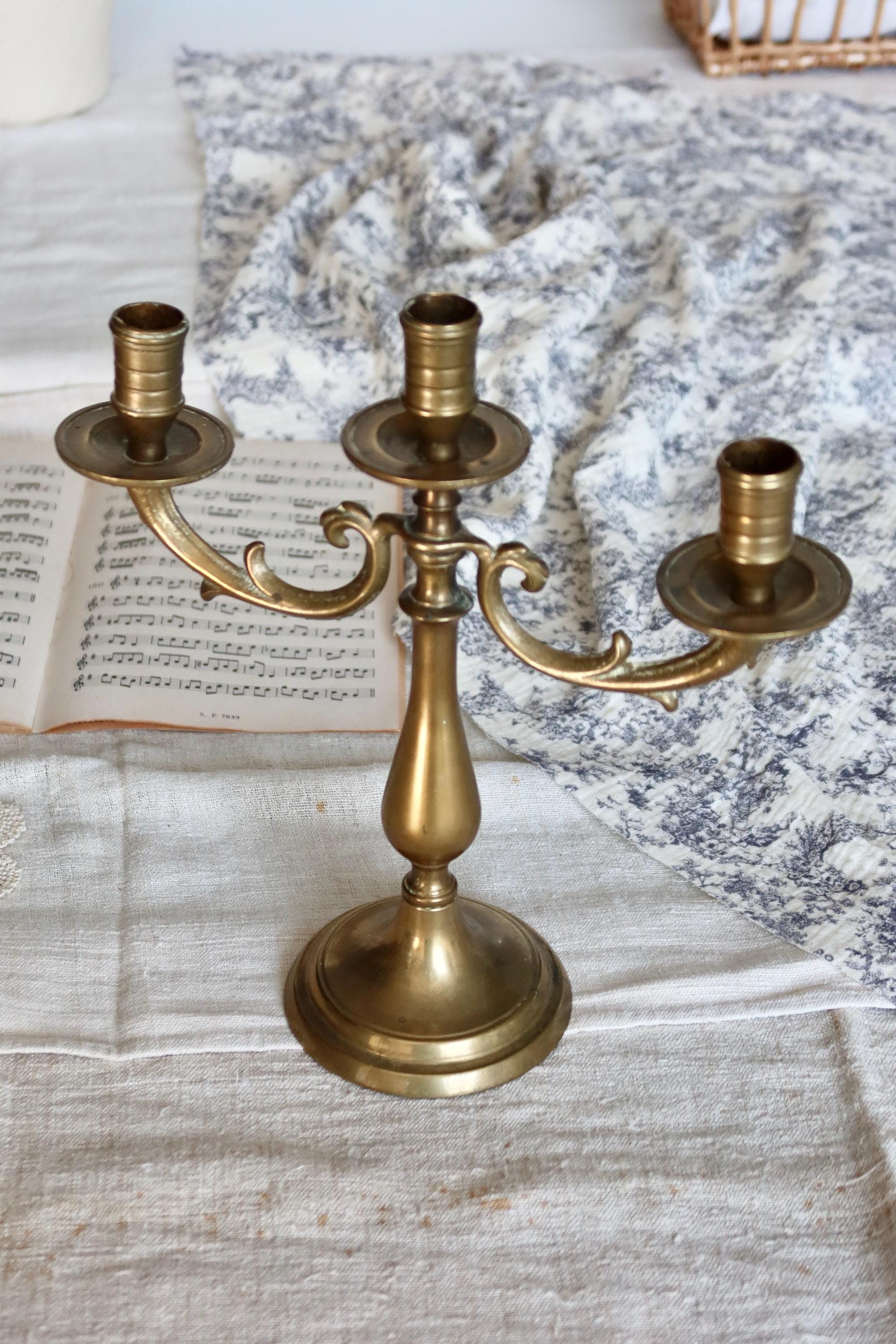 Antique 3-branch candelabra in patinated brass - Antique gilded candle holder - Vintage centerpiece - Classic style - Cozy home