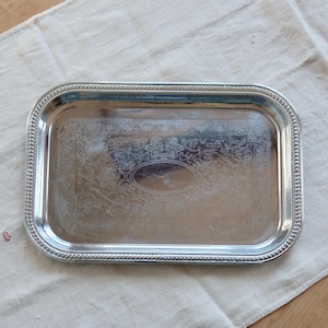 Vassoio da portata vintage in metallo argentato – Design inciso – Stoviglie in acciaio inox – Stile Rémy Letang Jean Couzon – Cromo