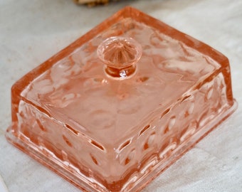 Années 1950 French vintage - Beurrier vintage verre moulé rose cloche années 1950 - Vaisselle française ancienne - Cottage core
