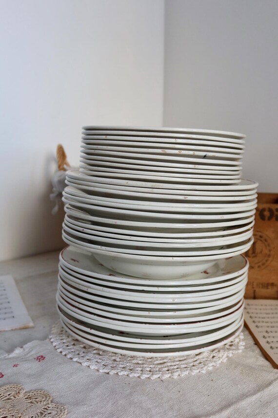 Assiettes creuses anciennes en faïence