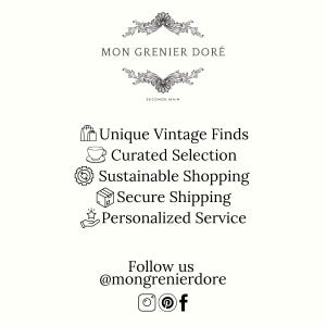 Puede incluir: Fondo blanco con el texto "MON GRENIER DOR&Eacute;" y "SECONDE MAIN". Debajo, se enumeran "Unique Vintage Finds", "Curated Selection", "Sustainable Shopping", "Secure Shipping" y "Personalized Service". Tambi&eacute;n se incluyen las redes sociales.