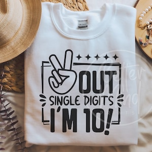 Peace Out Single Digits I'm 10 Svg, décimo cumpleaños Svg para niños, cumpleaños de diez años, Peace Out Single Digis Svg, 10th Birthday Shirt Svg