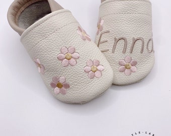 Krabbelschuhe Lederpuschen Barfußschuhe Personalisiert Blumen Boho Beige Taufgeschenk Geschenk Geburt Babyshower Kindergarten