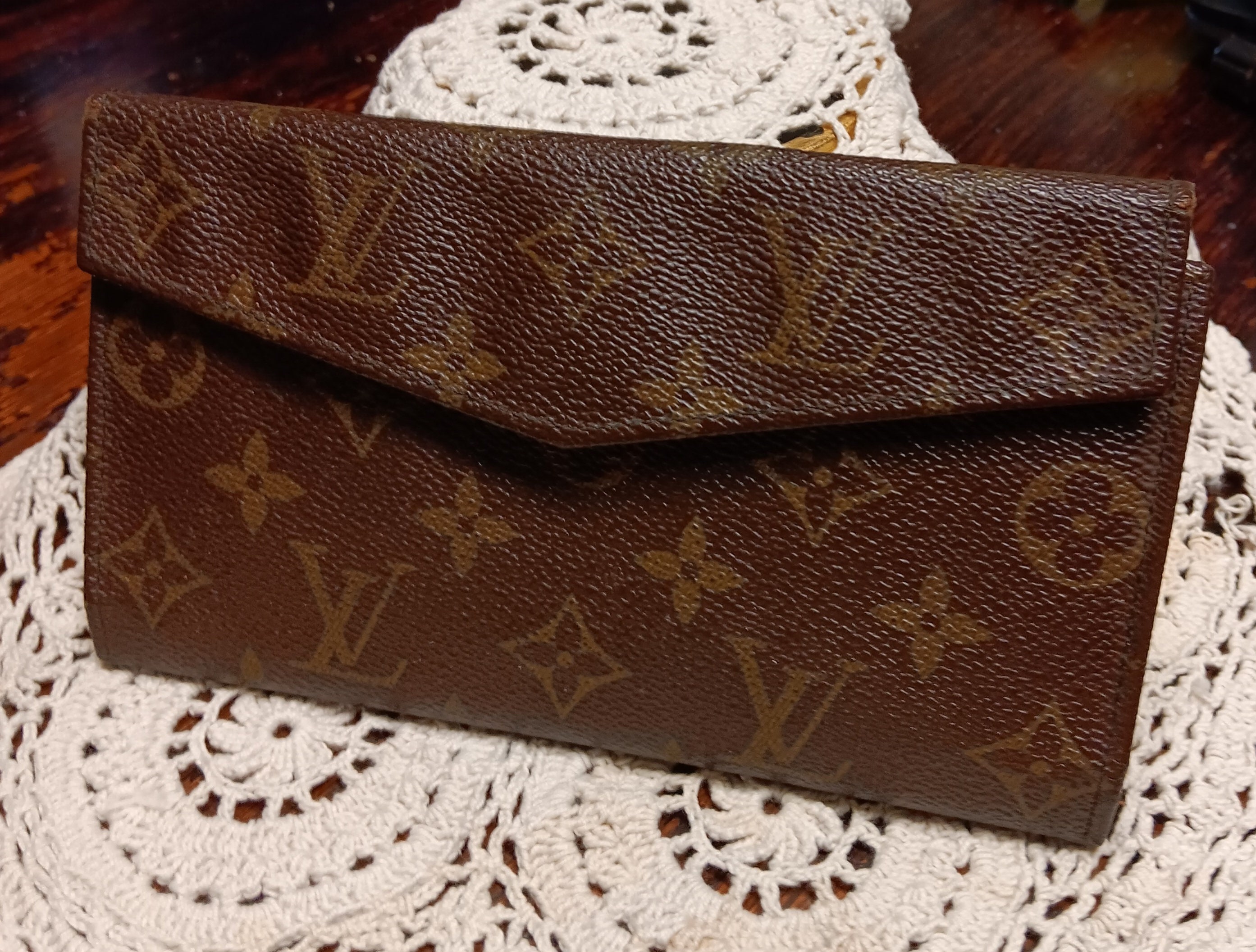 Zoé Wallet  Womens Small Leather Goods  LOUIS VUITTON