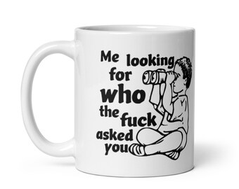 Taza blanca brillante con aspecto sarcástico