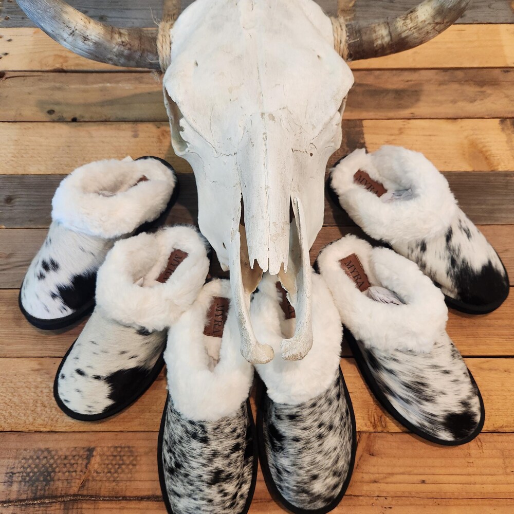 CC 25 Slippers Black Cowhide 305283