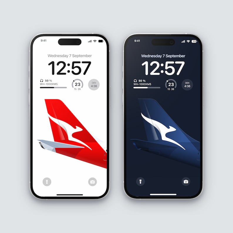 K&ouml;nnte beinhalten: Zwei iPhone-Mockups mit einem dunklen und einem hellen Hintergrund. Der dunkle Hintergrund ist schwarz mit einem blauen Flugzeugheck mit einem wei&szlig;en K&auml;nguru-Logo. Der helle Hintergrund ist wei&szlig; mit einem roten Flugzeugheck mit einem wei&szlig;en K&auml;nguru-Logo. Beide Telefone zeigen die Uhrzeit 12:57, das Datum Mittwoch, 7. September, und den Batteriestand bei 50%.