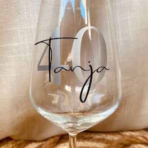 Personalisiertes Weinglas, Glas mit Namen, individuell, Geschenkidee runder Geburtstag, beste Freundin, JGA, 30. Geburtstag, Arbeitskollege Bild 3